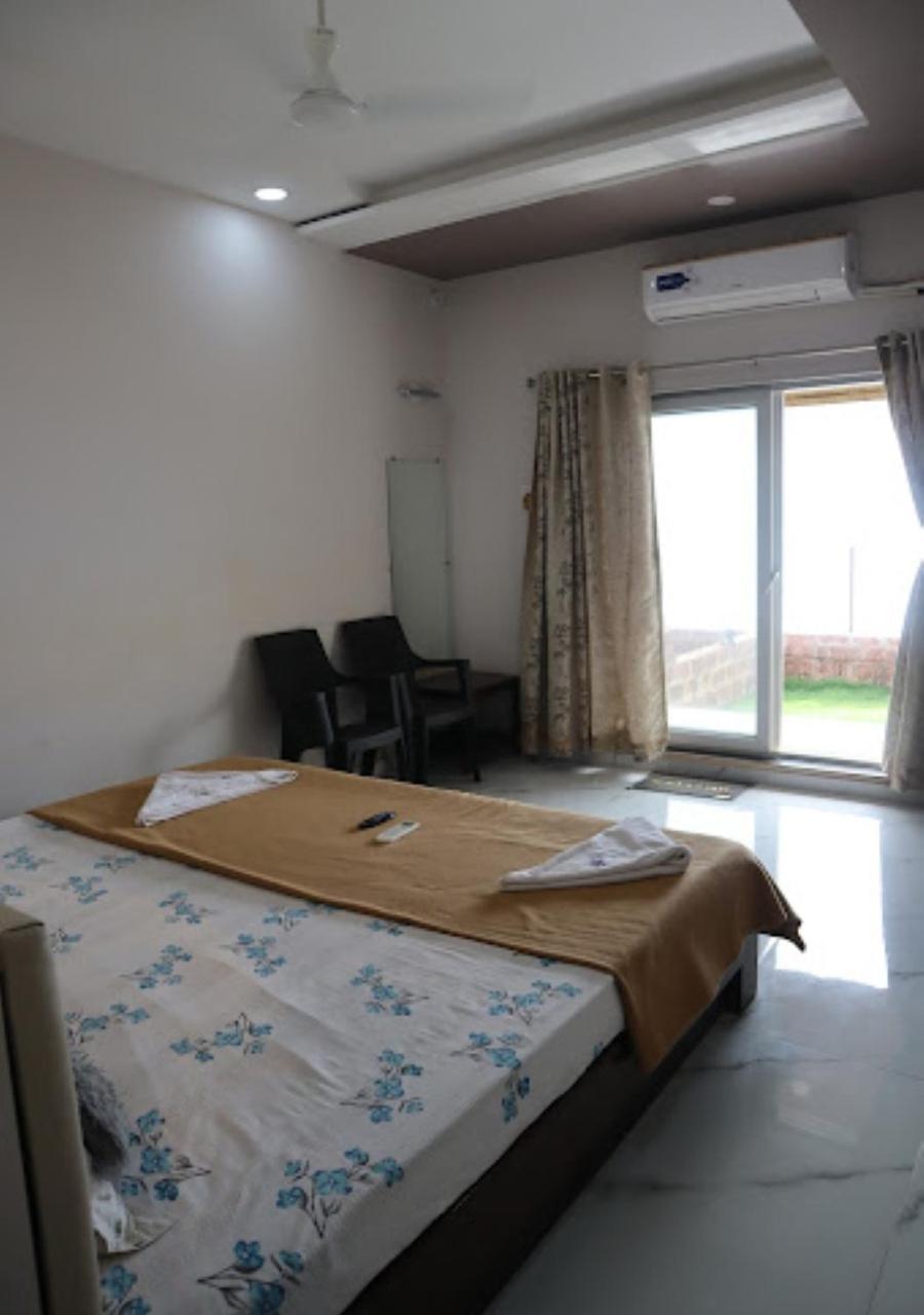 Sea King Beach Resort Ganpatipule Luaran gambar